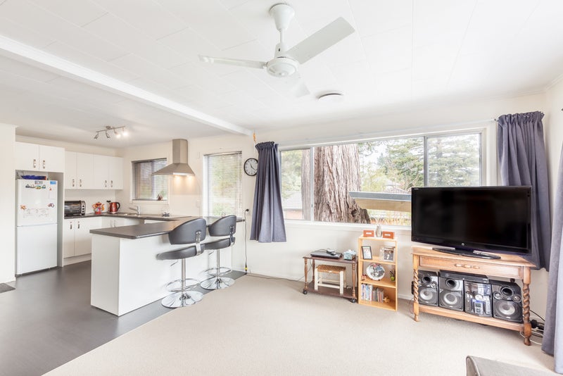 1/16 Hillside Drive, Maoribank, Upper Hutt - Carousel 2