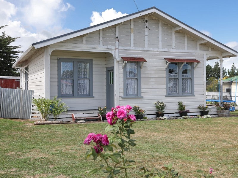 10 Ngareta Street, Marton - Carousel 1