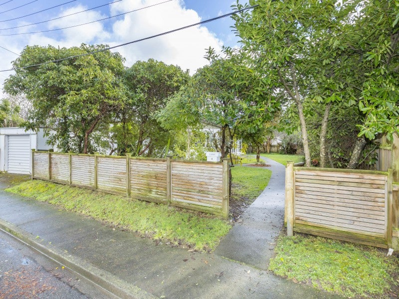 4 Cunningham Road, Clouston Park, Upper Hutt - Carousel 1