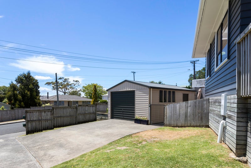7A Lex Avenue, Green Bay, Auckland - Carousel 15