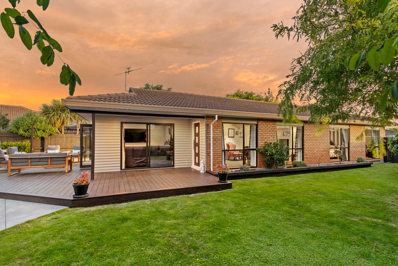15 Ludlow Place, Parklands, Christchurch - Carousel 2