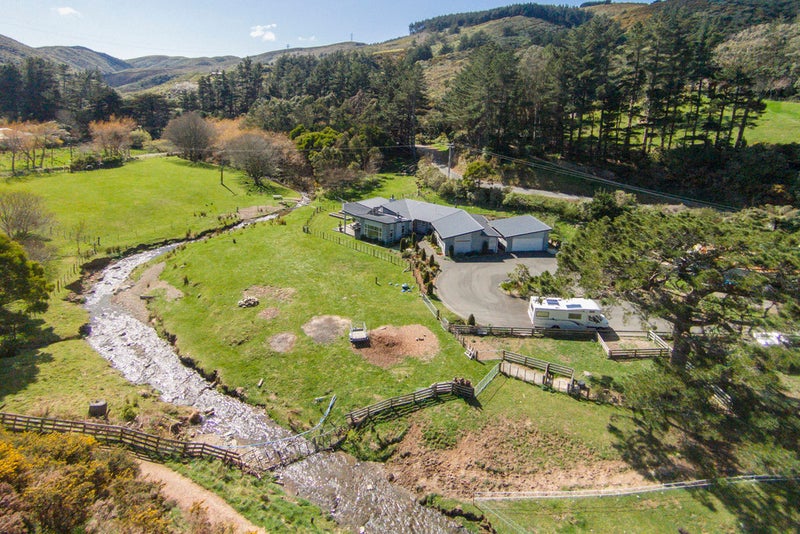 177 Stratton Street, Normandale, Lower Hutt - Carousel 1