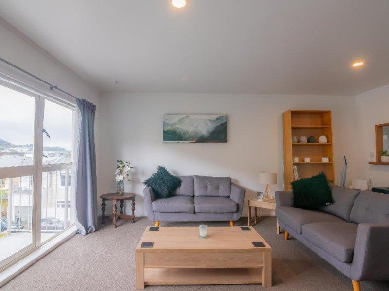 8/2 Mcfarlane Street, Mount Victoria, Wellington - Carousel 1