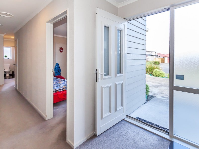 15 Brooklyn Heights Drive, Kelvin Grove, Palmerston North - Carousel 2