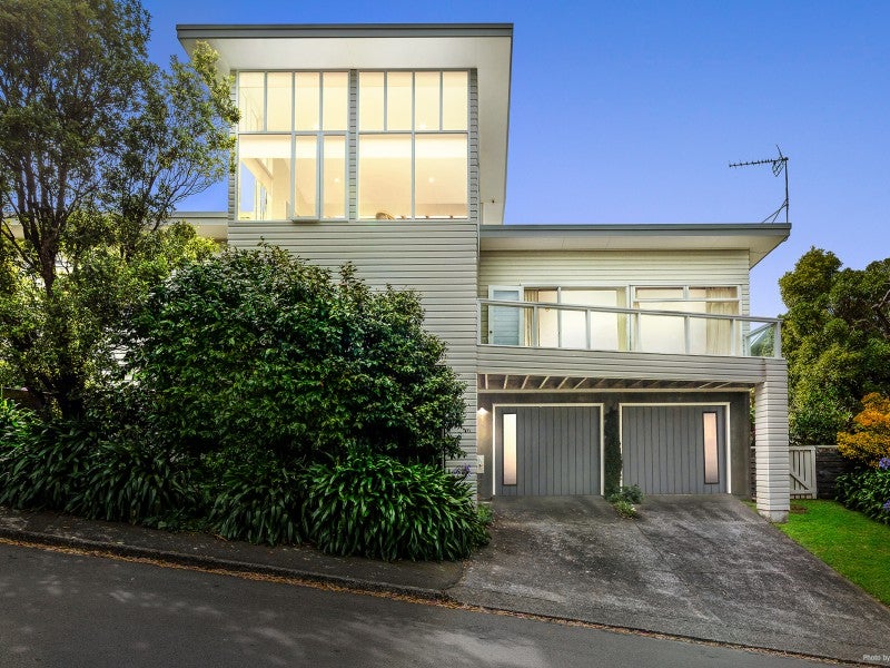 1 Whitu Street, Khandallah, Wellington - Carousel 1