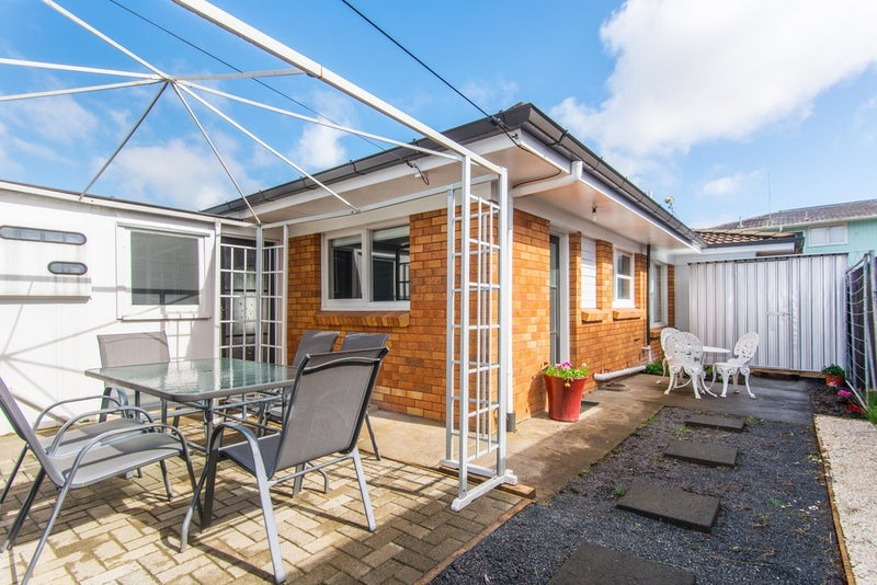 2/42 Central Avenue, Papatoetoe, Auckland - Carousel 19