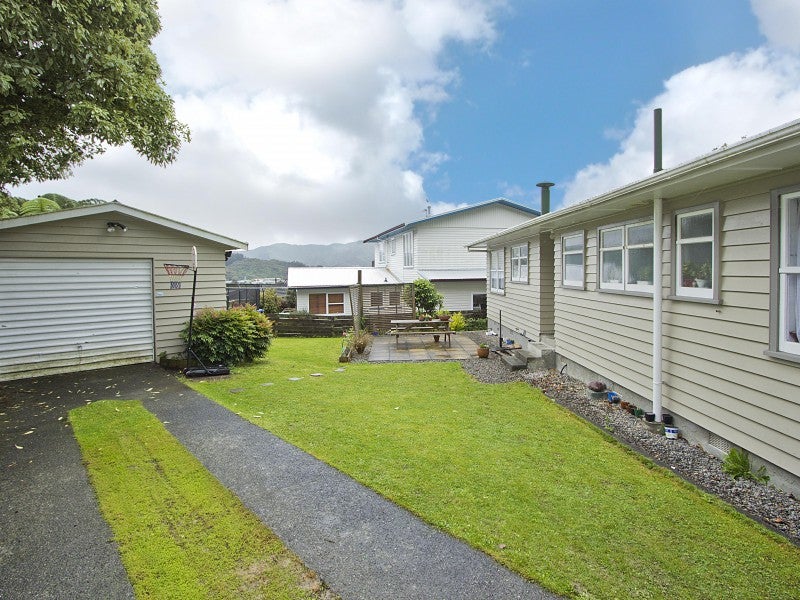 42 KOWHAI ST , PARKWAY, WAINUIOMATA - Carousel 14