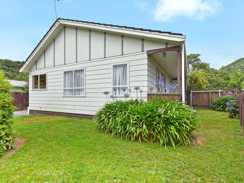 8A Amber Grove, Birchville, Upper Hutt - Carousel 2