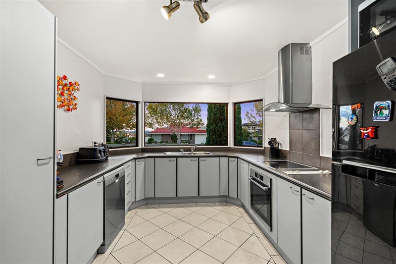 61 Marina View Drive, West Harbour, Auckland - Carousel 2