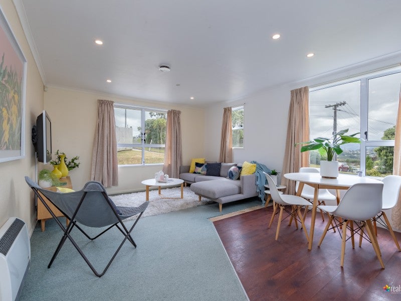 21 Hiwi Crescent, Titahi Bay, Porirua - Carousel 2