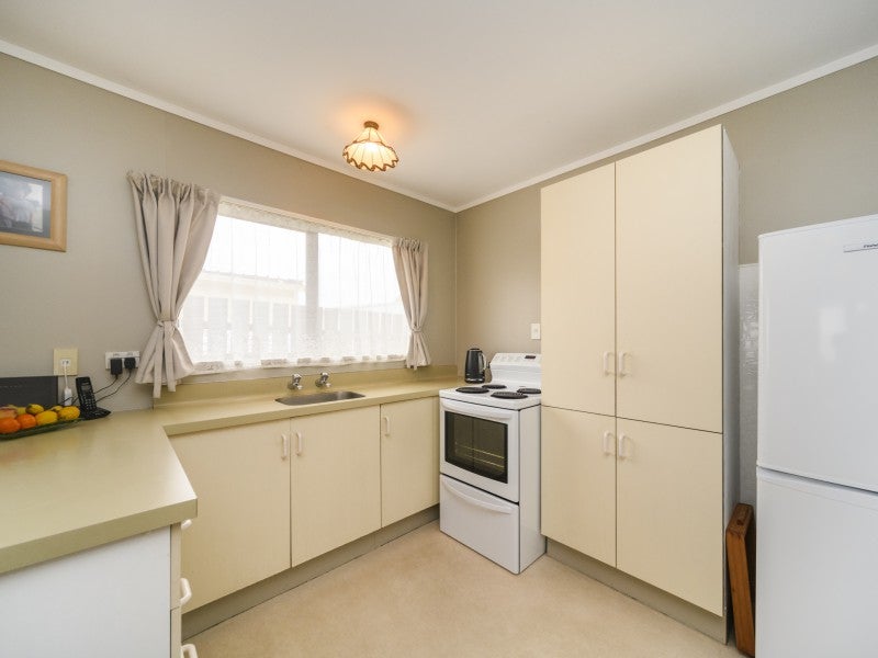 28 Chatsworth Place, Highbury, Palmerston North - Carousel 2