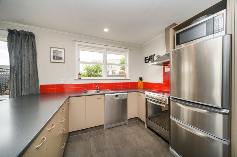 53 Sutherland Crescent, Westbrook, Palmerston North - Carousel 2