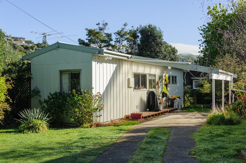 31 Cluny Road, Plimmerton, Porirua - Carousel 1