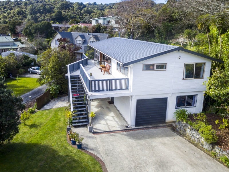7 Goodwin Place, Pinehaven, Upper Hutt - Carousel 1