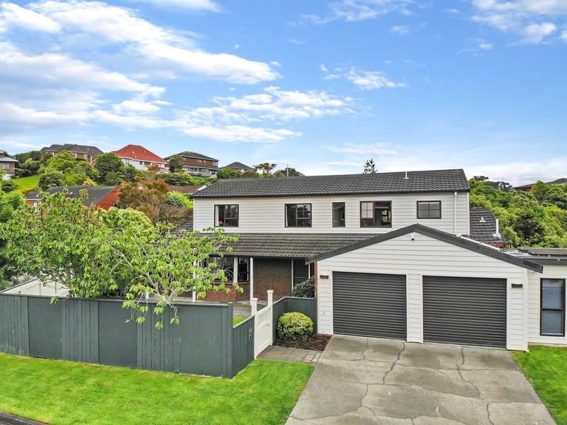 1 Wantwood Grove, Churton Park, Wellington - Carousel 1