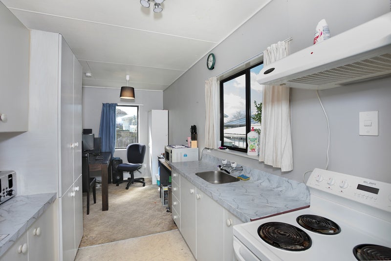 21A Dahlstrom Grove, Kelvin Grove, Palmerston North - Carousel 2