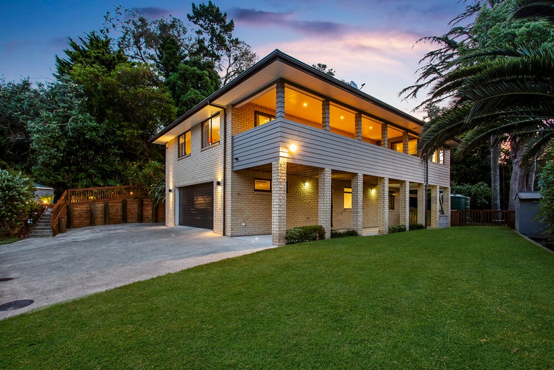 12A Pendlebury Street, Green Bay, Auckland - Carousel 1