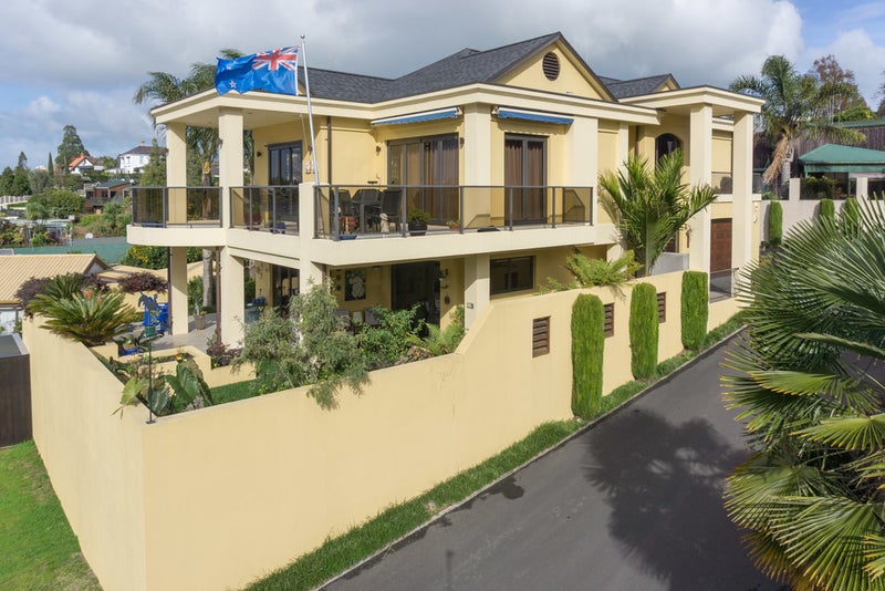 136 Lake Crescent, Hamilton Lake, Hamilton - Carousel 2