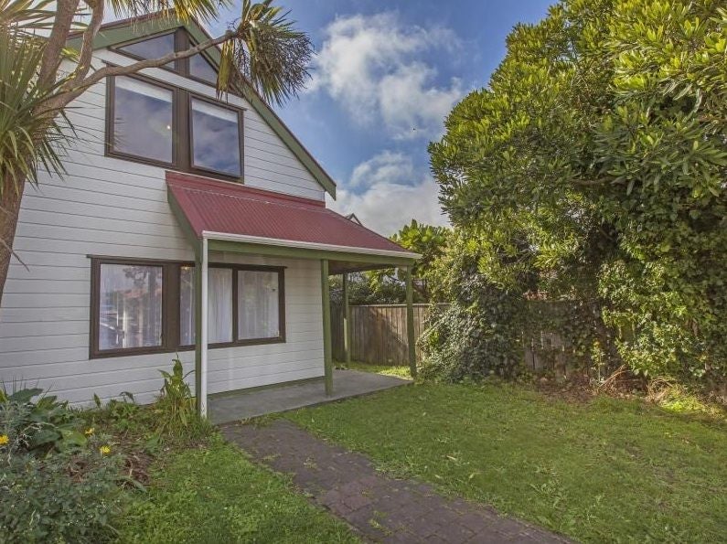 8/58 Cuba ST, PETONE, LOWER HUTT - Carousel 1