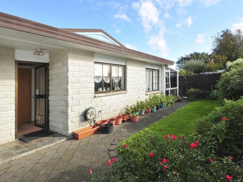 2/19 Trinity Avenue, Epuni, Lower Hutt - Carousel 1