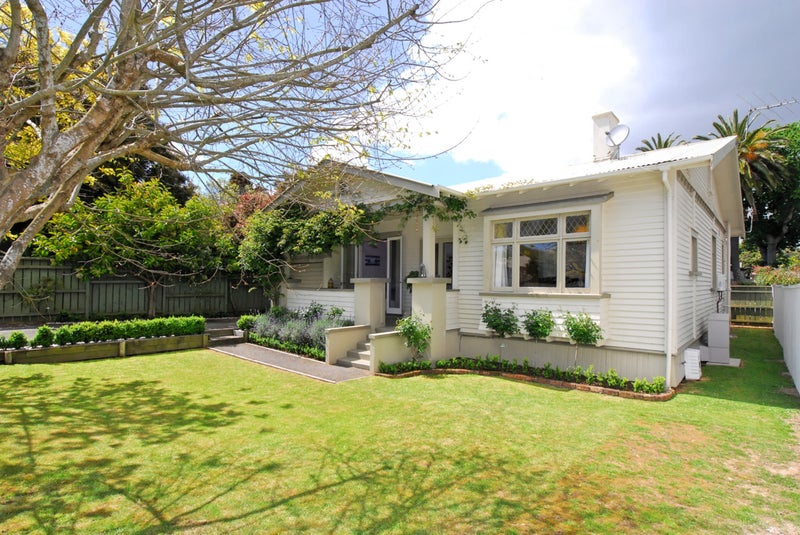 16A Rotomahana Terrace, Remuera, Auckland - Carousel 1