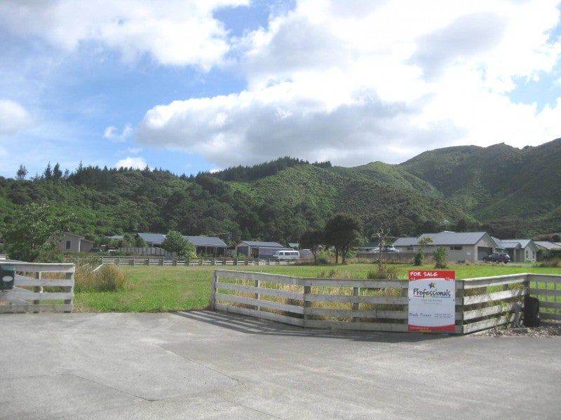 16 Ashburn Road, Wainuiomata, Lower Hutt - Carousel 1