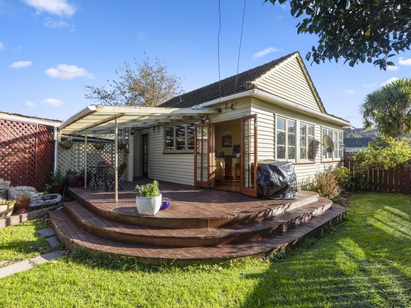 6 Biddle Crescent, Taita, Lower Hutt - Carousel 2