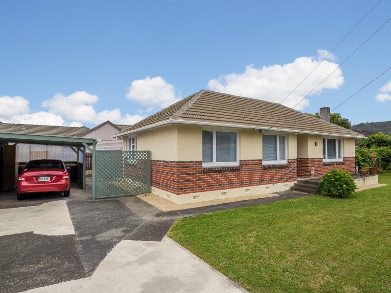 1 Iris Grove, Trentham, Upper Hutt - Carousel 1