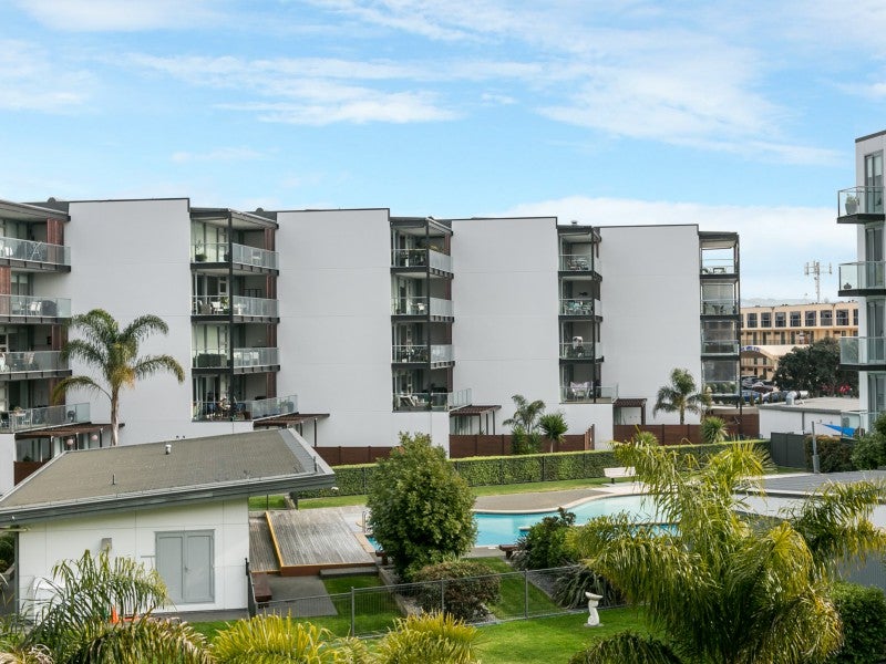 203B/14 West Quay, Ahuriri, Napier - Carousel 1