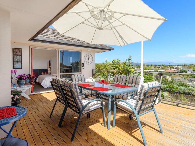 17 La Sendero Way, Bethlehem, Tauranga - Carousel 1