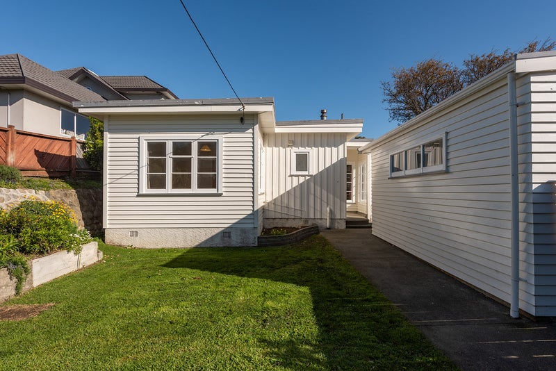 6 Te Whiti Grove, Korokoro, Lower Hutt - Carousel 25