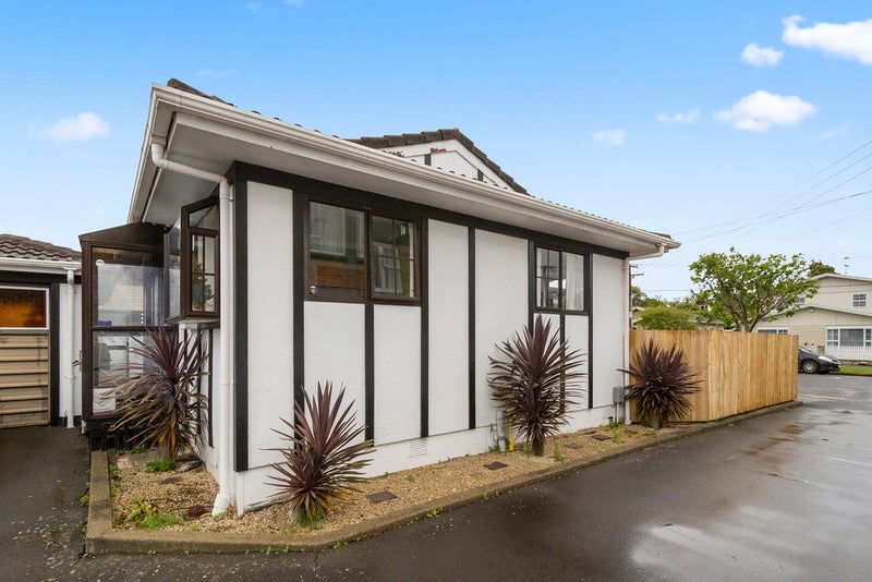 1/3 Islington Street, Trentham, Upper Hutt - Carousel 1