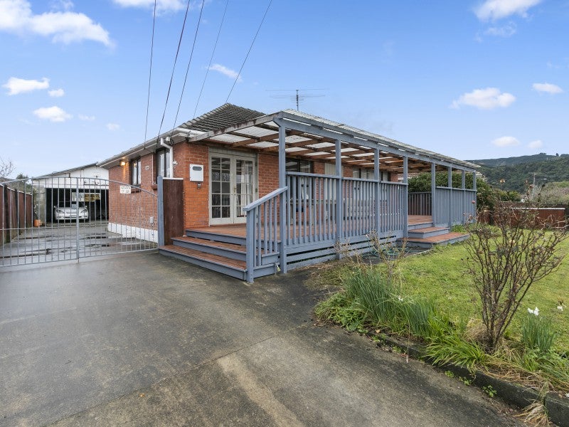 24 Ngata Grove, Trentham, Upper Hutt - Carousel 1