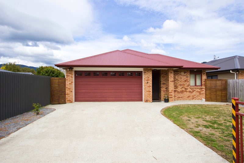 48 The Strand, Wainuiomata, Lower Hutt - Carousel 1