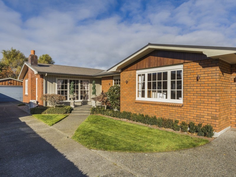 6 Athlone Place, Hokowhitu, Palmerston North - Carousel 2