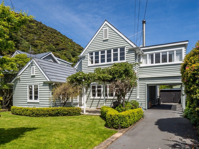 7 Hinau Street, Eastbourne, Lower Hutt - Carousel 1