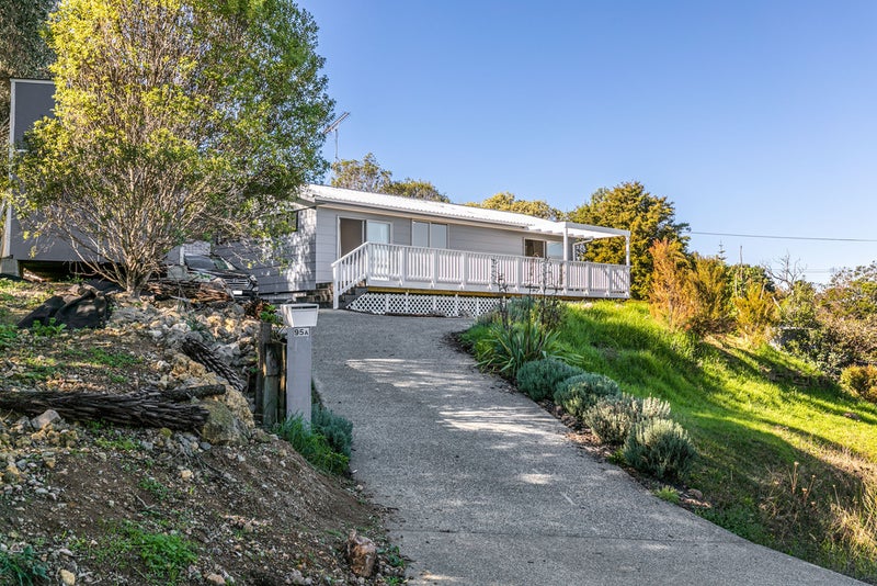 95A Queens Drive, Oneroa, Waiheke Island - Carousel 2