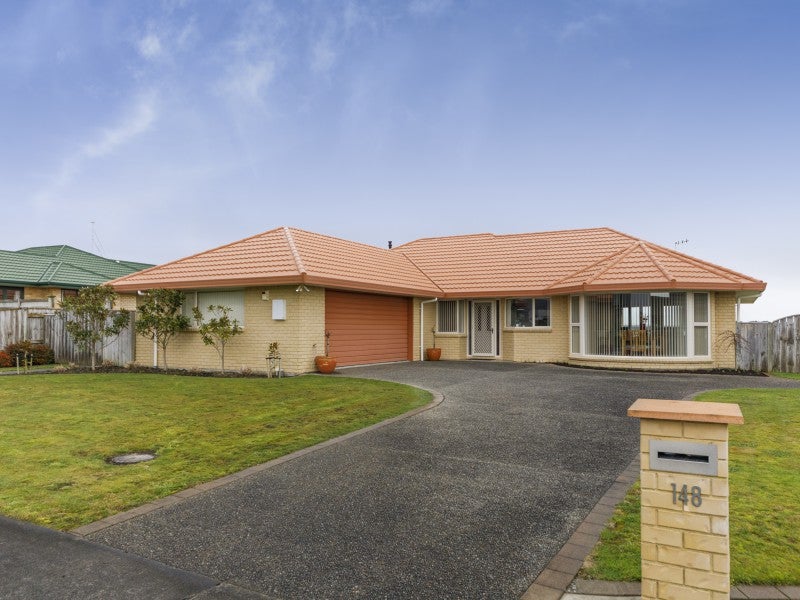 148 Pacific Drive, Fitzherbert, Palmerston North - Carousel 1
