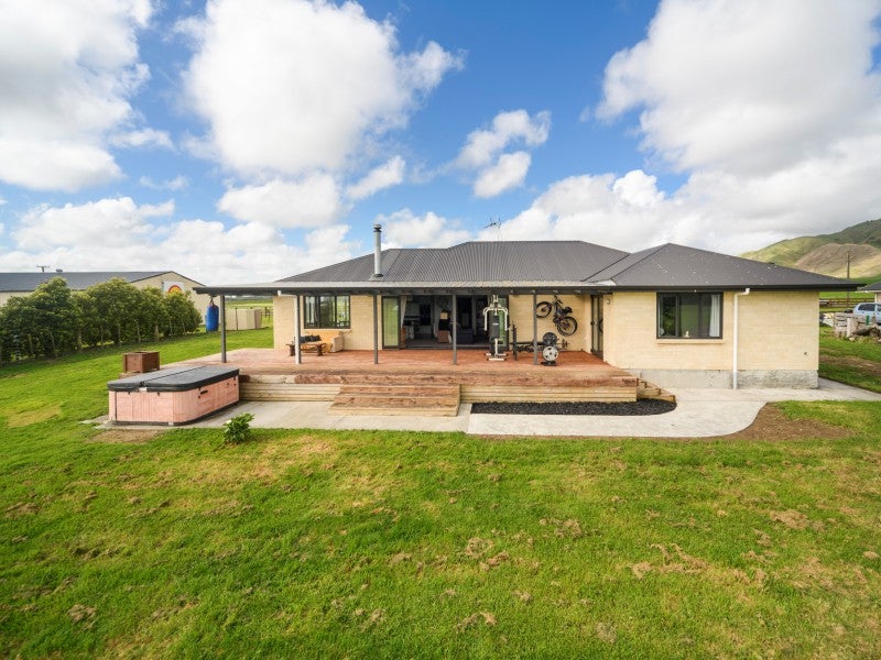 80 Tokomaru East Road, Tokomaru, Palmerston North - Carousel 1