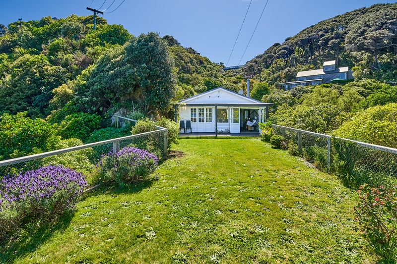 121 Marine Drive, Sorrento Bay, Lower Hutt - Carousel 1