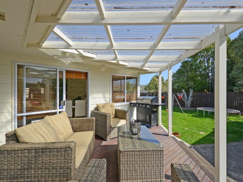 21 Delaware Grove, Totara Park, Upper Hutt - Carousel 1