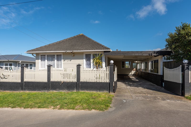 15 Baylands Drive, Newlands, Wellington - Carousel 1