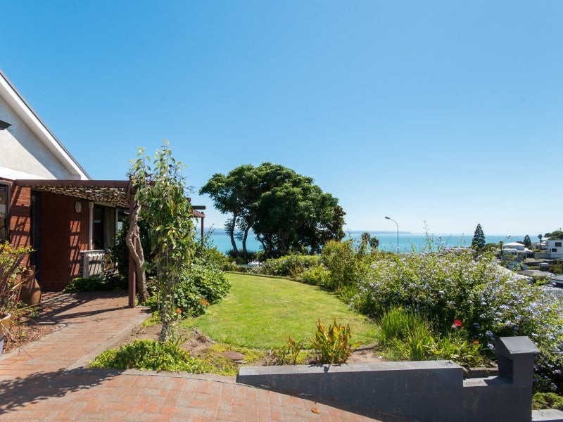 8 Bay View Road, Bluff Hill, Napier - Carousel 1