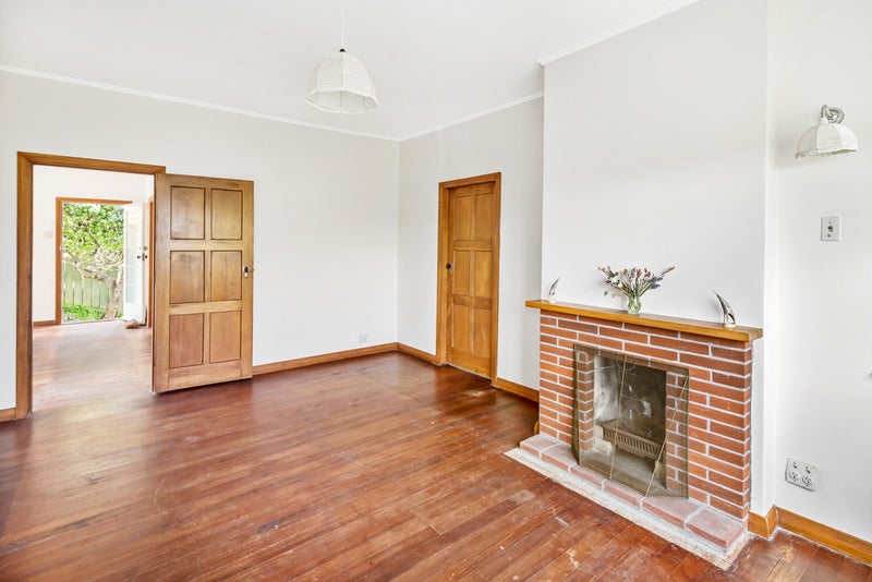 13 Kinghorne Street, Strathmore Park, Wellington - Carousel 2