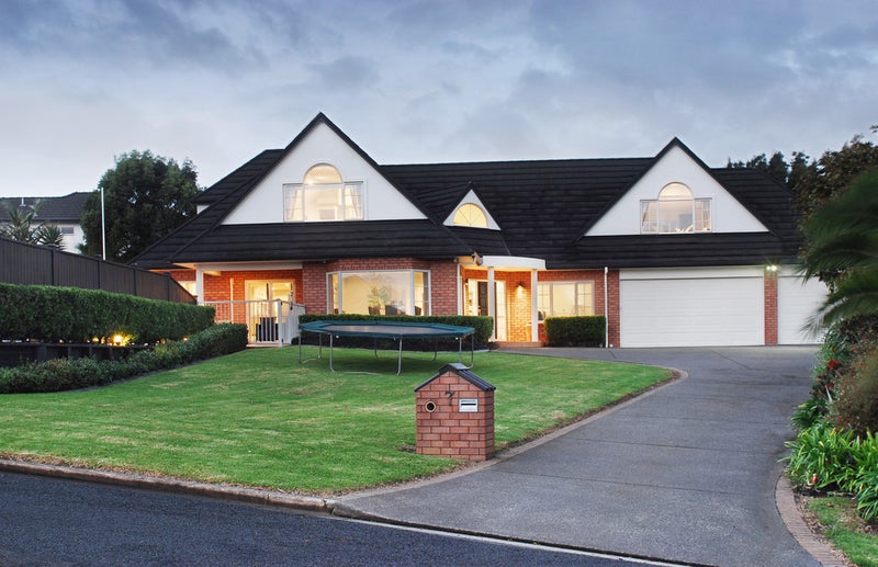 7 San Jose Rise, Shamrock Park, Auckland - Carousel 2