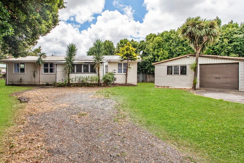 8 Harwell Place, Mangere, Auckland - Carousel 1