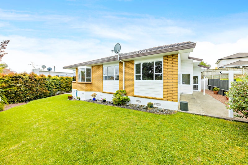 2/22 Santa Monica Place, Goodwood Heights, Auckland - Carousel 2