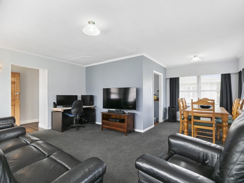 38 Karamu Crescent, Wainuiomata, Lower Hutt - Carousel 2