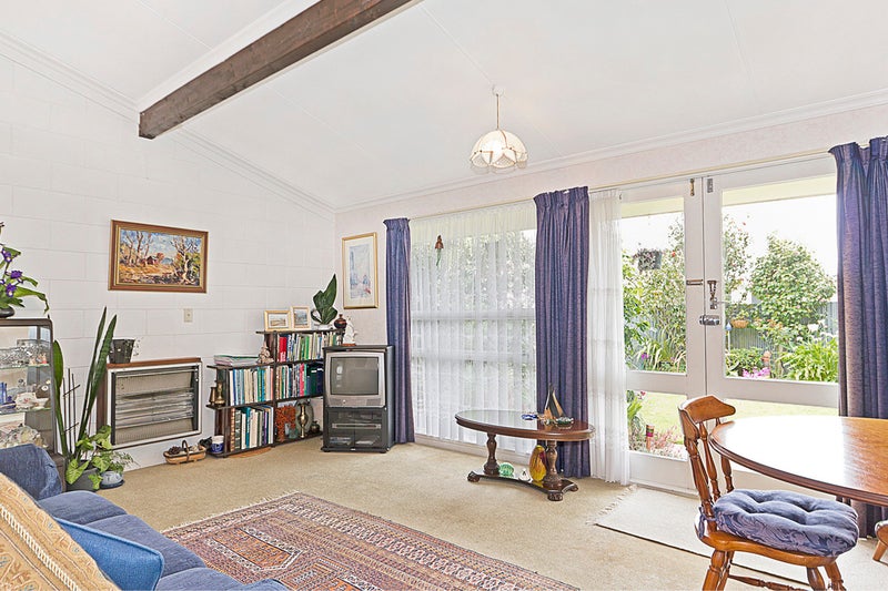 8 Westmere Place, Takaro, Palmerston North - Carousel 2