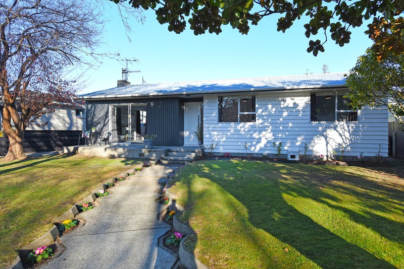 60 California Drive, Totara Park, Upper Hutt - Carousel 1